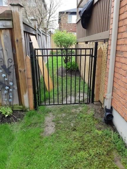Backyard Fencing | 4357 Penetanguishene Rd, Hillsdale, ON L0L 1V0, Canada | Phone: (705) 828-2176