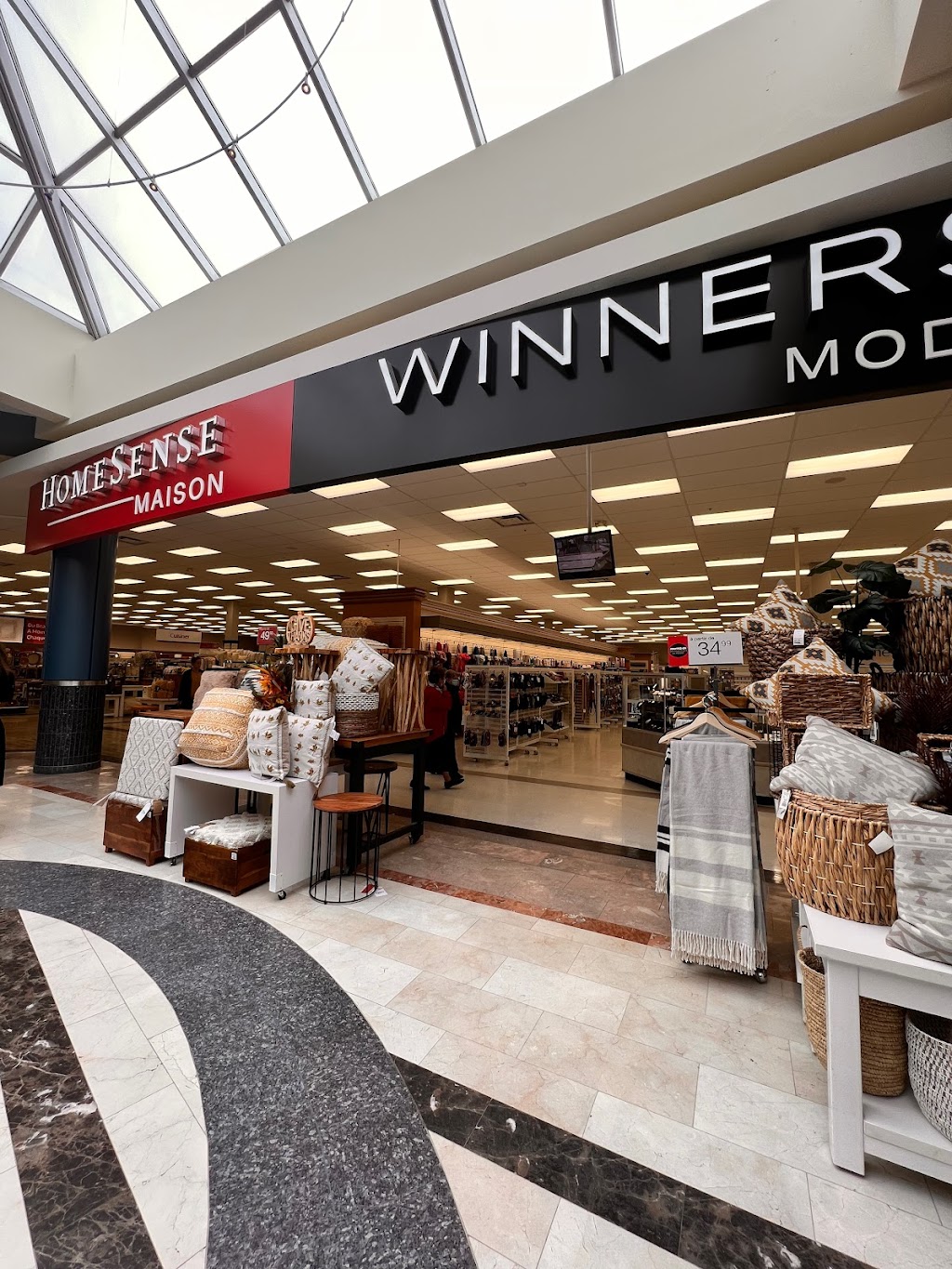 Winners & HomeSense | 2000 - 7275, Rue Sherbrooke Estates, Montreal, QC H1N 1E9, Canada | Phone: (514) 798-1908
