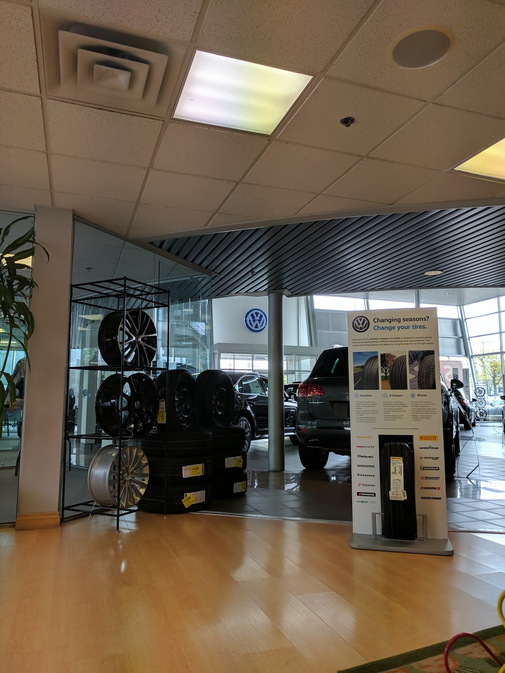 Mississauga Volkswagen | 2420 Motorway Blvd, Mississauga, ON L5L 1X3, Canada | Phone: (905) 569-3233