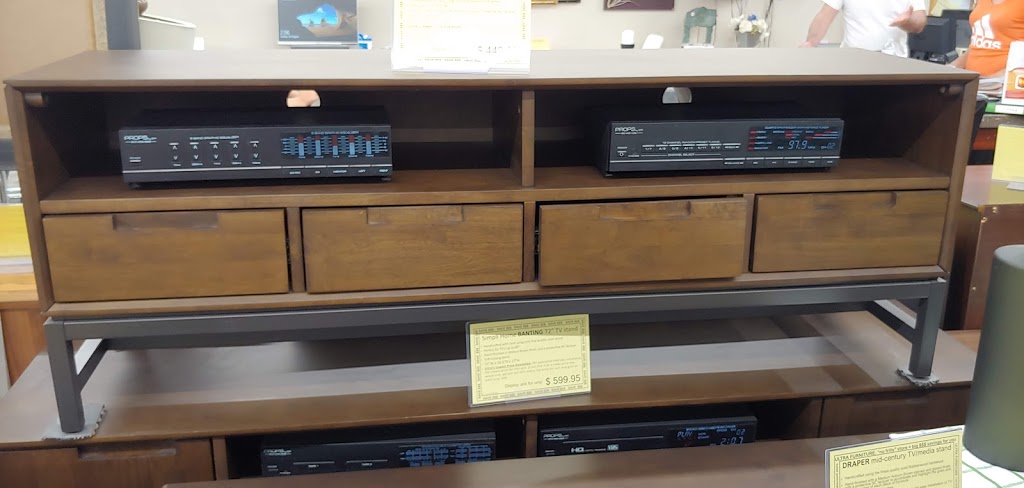 Ultra Furniture Warehouse | Newmarket Plaza, 130 Davis Dr, Newmarket, ON L3Y 2N1, Canada | Phone: (905) 898-3773