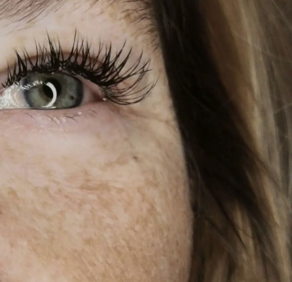 Refresh Beauty Bar Lindsay | 9 Northlin Park Rd, Lindsay, ON K9V 4P2, Canada | Phone: (289) 928-2625