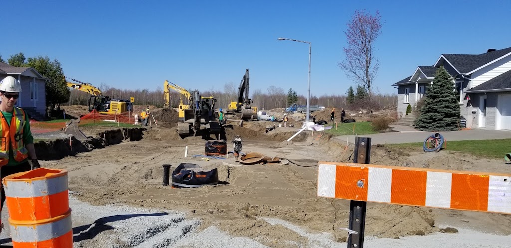 Domaine du centre | 120 Petite allée, Saint-Nicéphore, QC J2A 2H5, Canada | Phone: (819) 996-0046