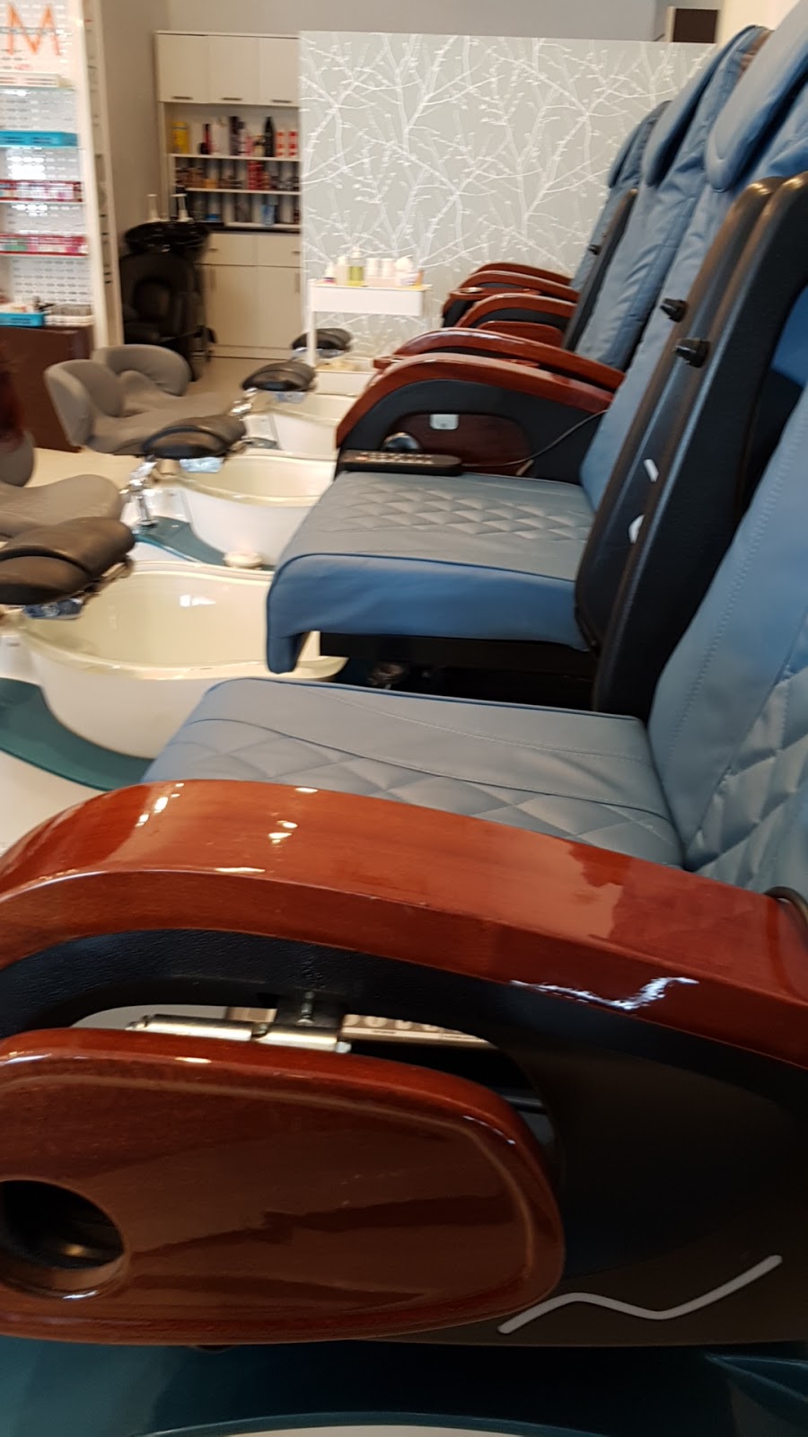 Arctic Nails and Hair Salon | 5846 Drummond Rd #3, Niagara Falls, ON L2G 4L5, Canada | Phone: (905) 357-9339