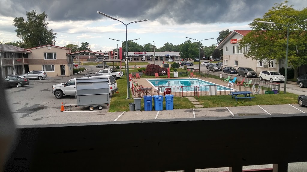 Candlelight Inn | 7600 Lundys Ln, Niagara Falls, ON L2H 1H1, Canada | Phone: (905) 374-7010