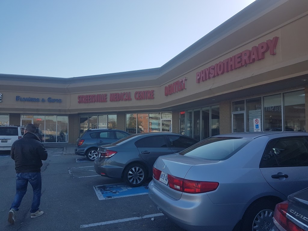 Streetsville Medical Centre | 5425 Creditview Rd #8, Mississauga, ON L5V 2P3, Canada | Phone: (905) 826-1164