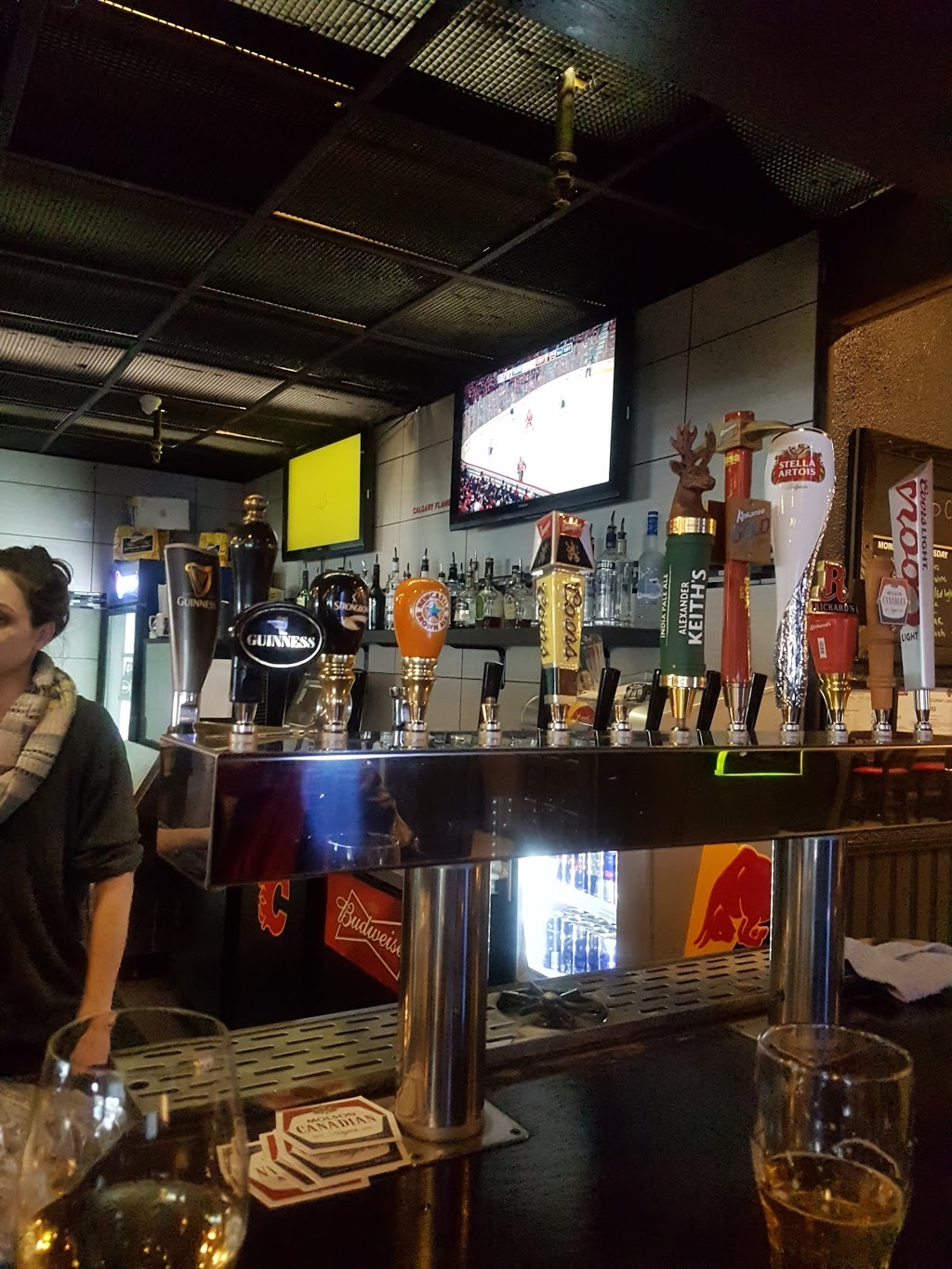 Red Crowns Pub | 523 Woodpark Blvd SW #20, Calgary, AB T2W 4J3, Canada | Phone: (403) 238-4343