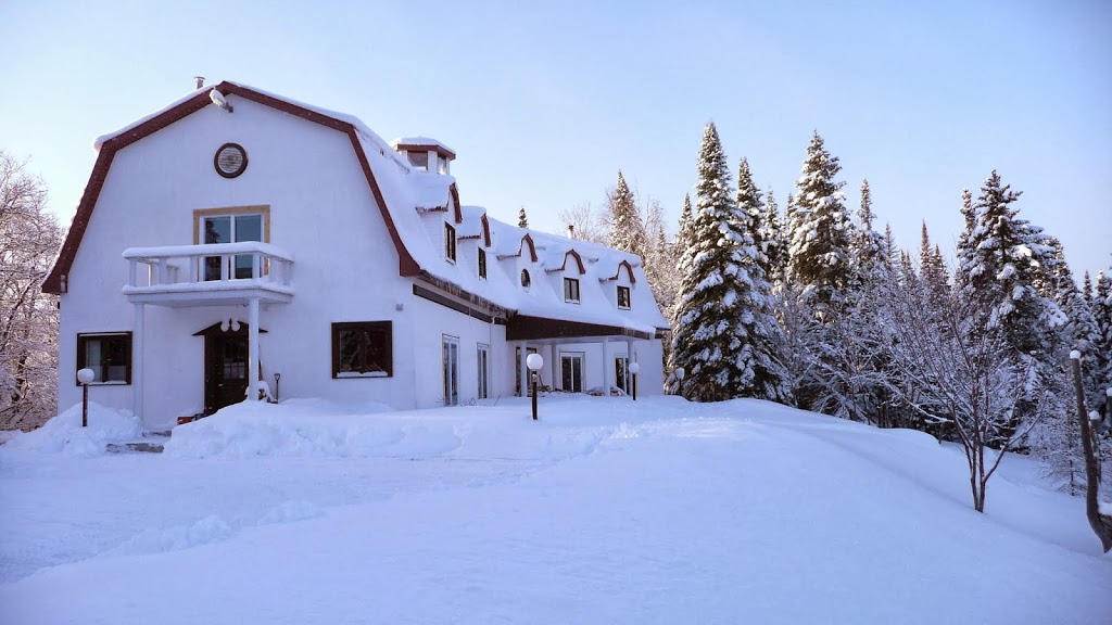 La Maison de Charlèna | 475 Chemin Beaupré, Val-des-Lacs, QC J0T 2P0, Canada | Phone: (819) 321-0688