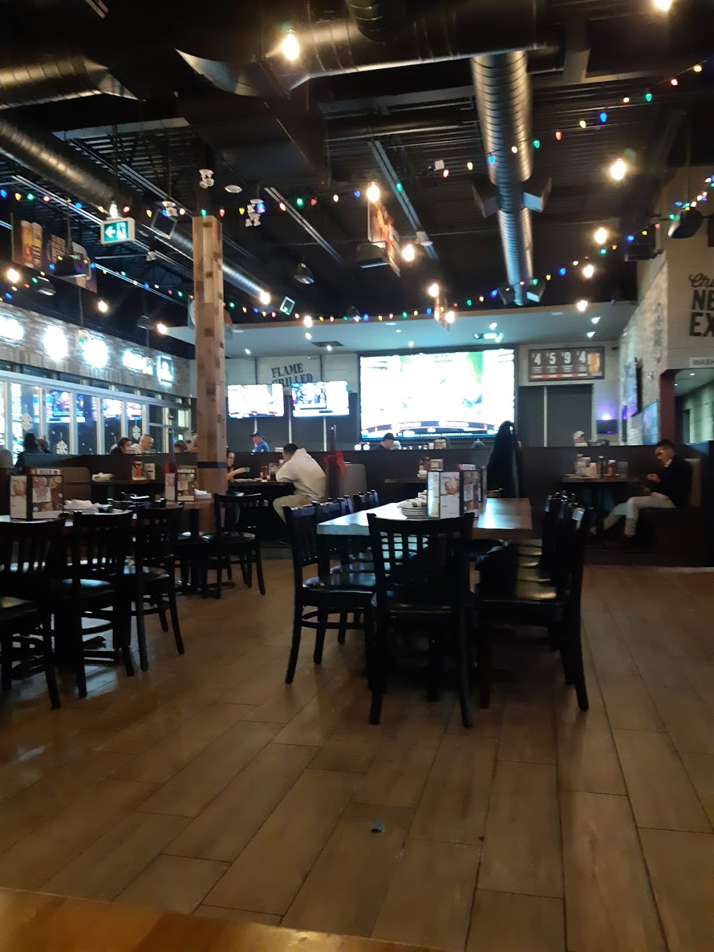Chucks Roadhouse Bar & Grill | 174 Clair Rd E, Guelph, ON N1L 1M3, Canada | Phone: (519) 763-5535