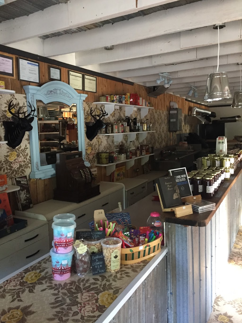 Magasin Général Petit Moulin | 168 Chem. des Valois, Sainte-Marcelline-de-Kildare, QC J0K 2Y0, Canada | Phone: (450) 883-0905
