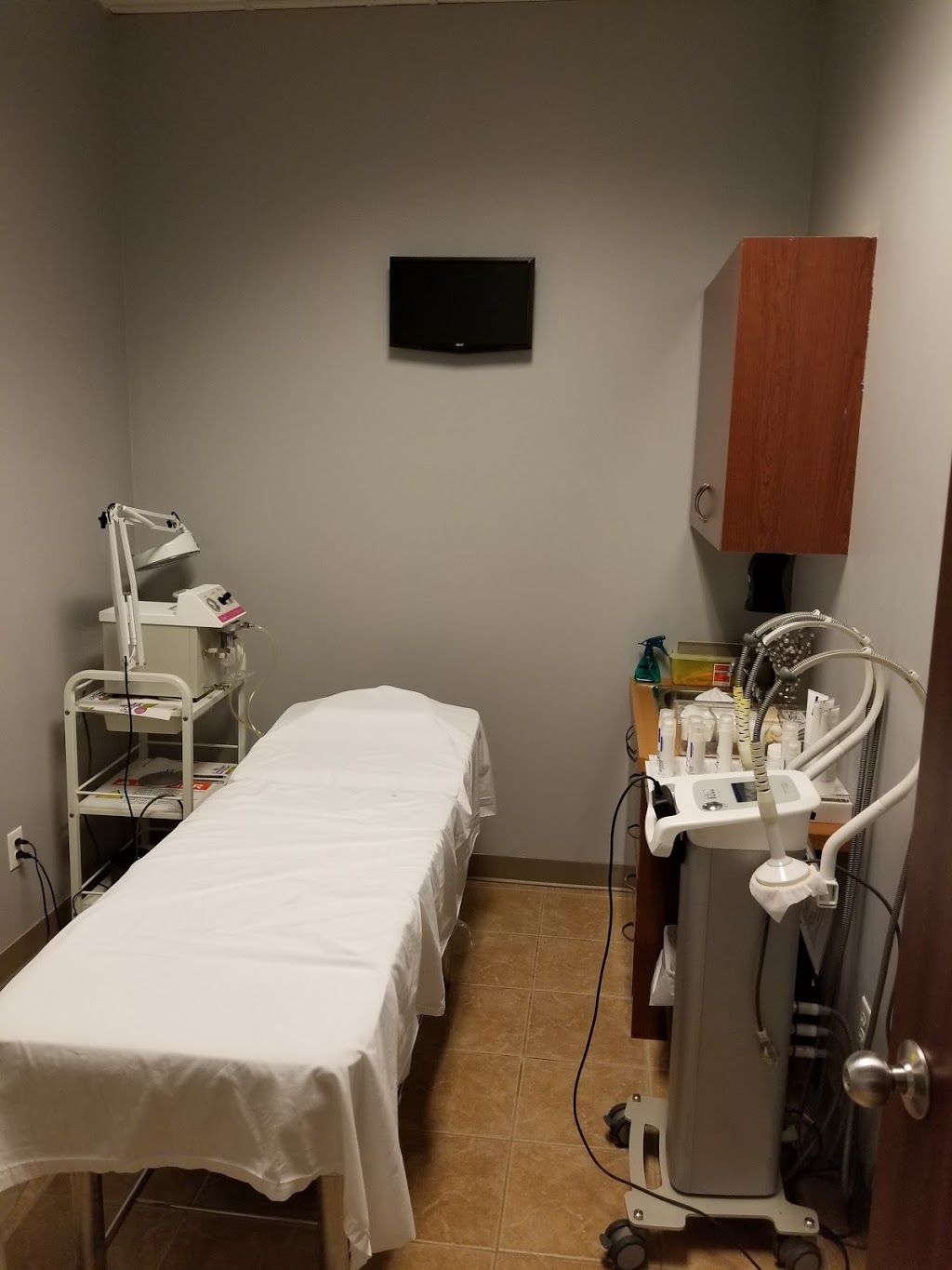 Whitby Medspa | Whitby Mall, 1615 Dundas St E #16, Whitby, ON L1N 2L1, Canada | Phone: (905) 245-0477