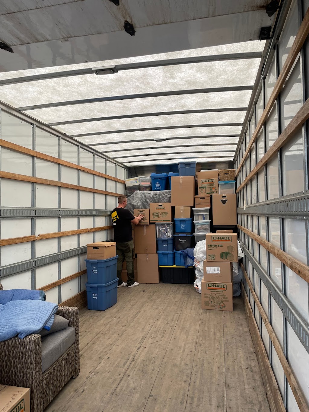 I & T Excellent Movers | 4690 Hawk Ln #414, Tsawwassen, BC V4M 0C4, Canada | Phone: (604) 720-0308