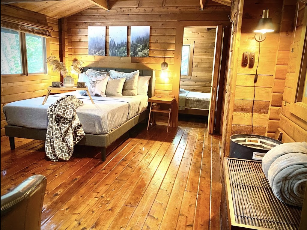 Chalet l’Escapade des cèdres | 17 Chem. des Écureuils, Val-des-Monts, QC J8N 1J2, Canada | Phone: (613) 203-5113
