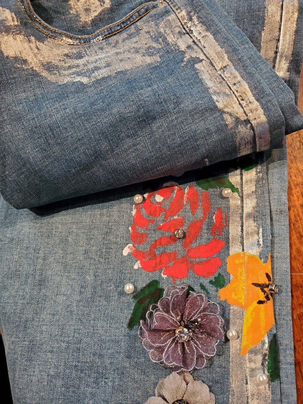 Cabin Savvy Fashion Gift & Garden | 1058 Youngs Rd, Port Carling, ON P0B 1J0, Canada | Phone: (705) 765-7386