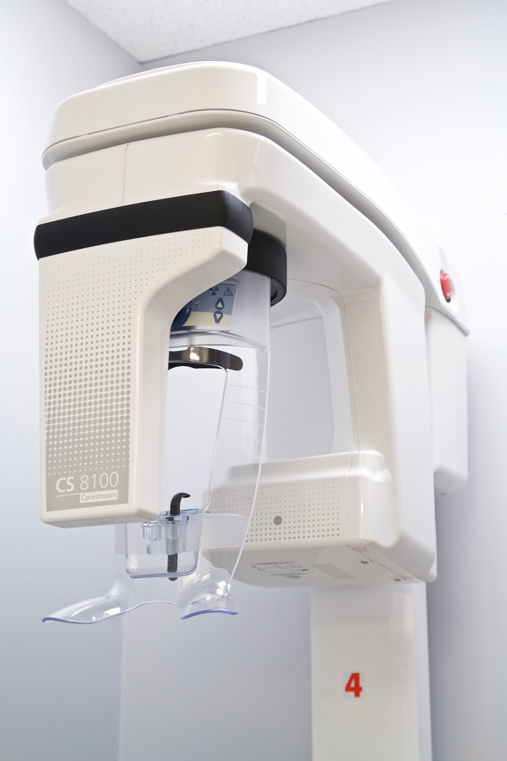 Diamond Dental Clinics - Dr. Rad | 5 Fairview Mall Dr Suite #130, North York, ON M2J 2Z1, Canada | Phone: (416) 773-1552