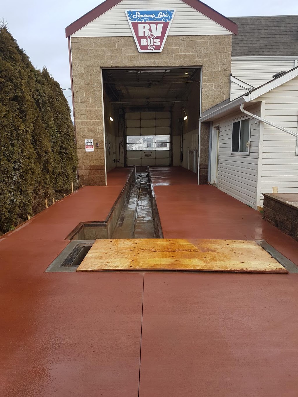 Bills Concrete | 5350 Canoe Beach Dr NE, Canoe, BC V0E 1K0, Canada | Phone: (250) 833-6069
