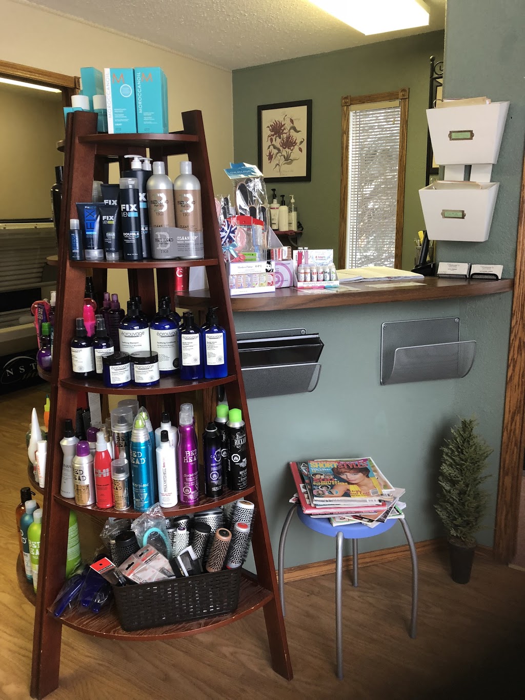 Victoria’s Hair & Tanning | 201 3 Ave S, Three Hills, AB T0M 2A0, Canada | Phone: (403) 443-2722