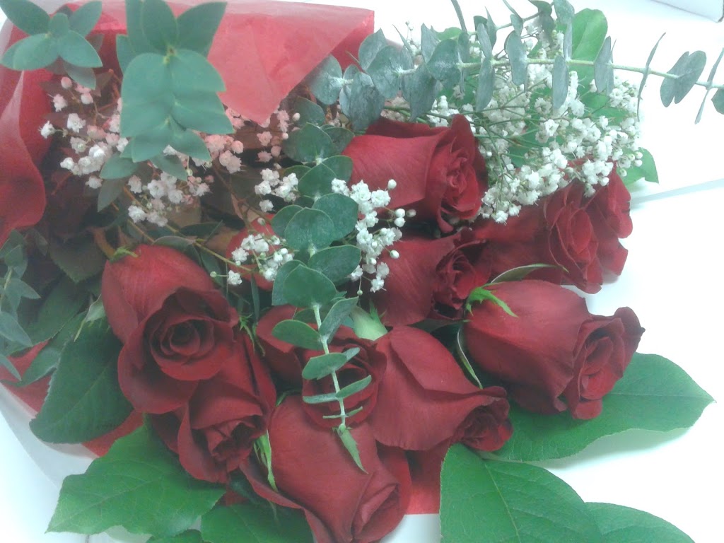Tottenham Flowers & Gifts | 55 Queen St S, Tottenham, ON L0G 1W0, Canada | Phone: (905) 936-2885