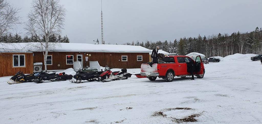 Rogers Lake Lodge | Highway 430, Northesk Parish, NB E2A 6M3, Canada | Phone: (506) 502-2696