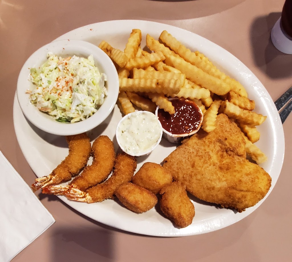 Lunettas Restaurant | 878 Cleveland Dr, Cheektowaga, NY 14225, USA | Phone: (716) 833-9756