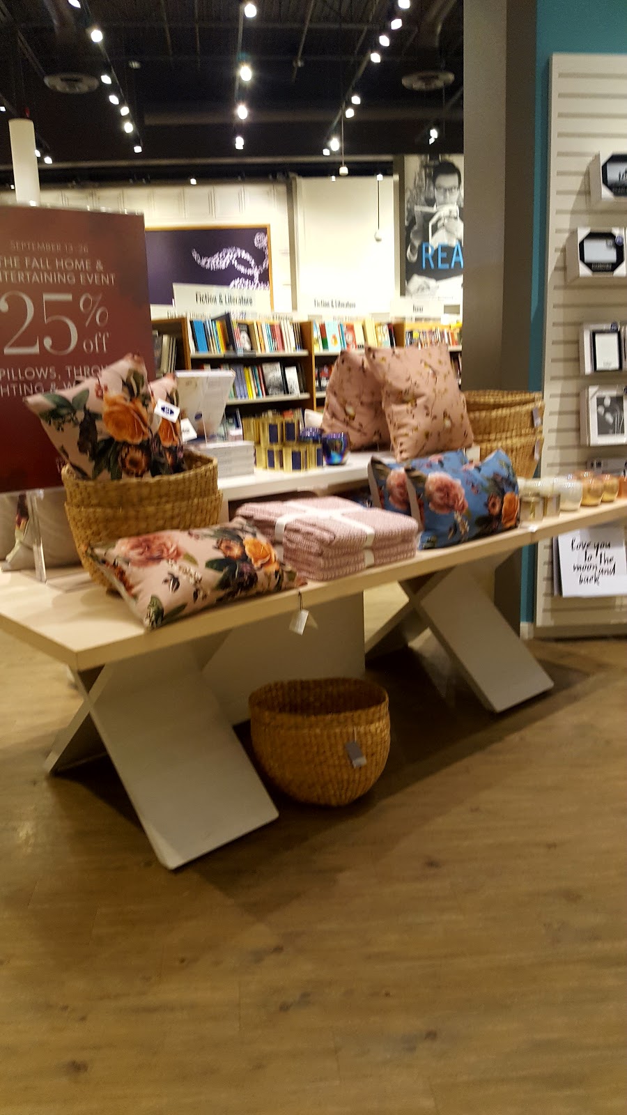 Indigo | Heritage Greene Shopping Centre, 1783 Stone Church Rd E, Stoney Creek, ON L8J 0B4, Canada | Phone: (905) 578-3658