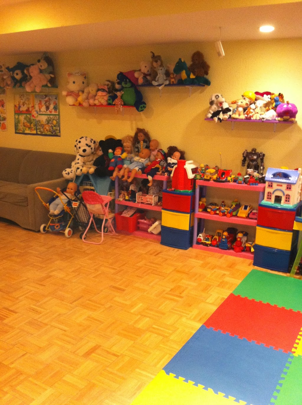 Garderie Malysh | 5654 Wolseley Ave, Côte Saint-Luc, QC H4W 2L3, Canada | Phone: (514) 892-6665