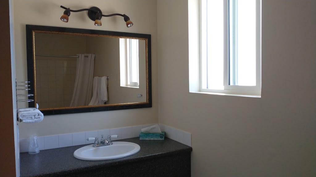 Sunnycrest Motel | 835 Gibsons Way, Gibsons, BC V0N 1V8, Canada | Phone: (604) 886-2419