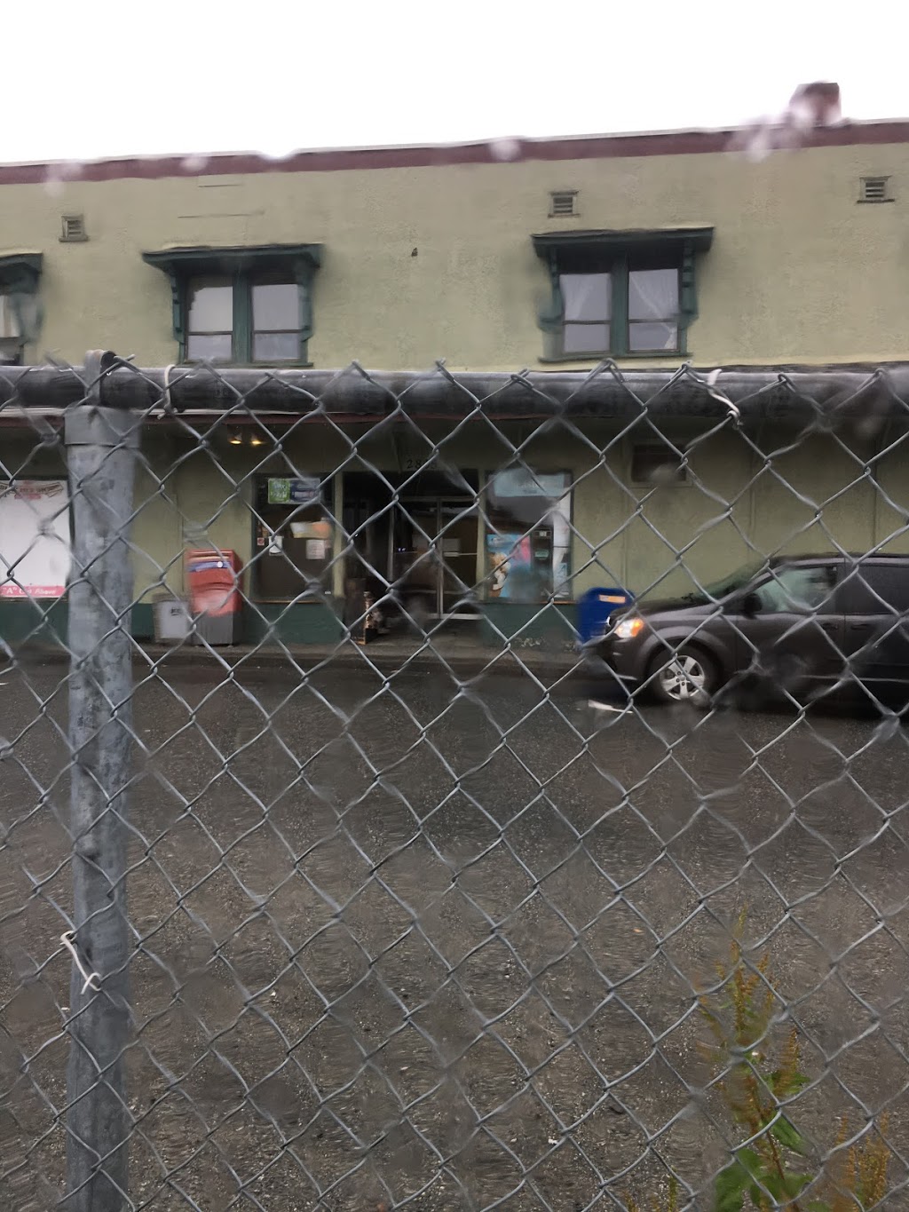 49th Parallel Grocery | 2835 Oak St, Chemainus, BC V0R 1K1, Canada | Phone: (250) 246-3845