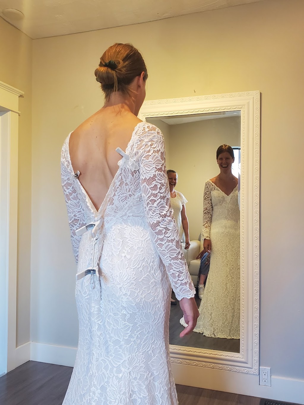 Blue Willow Bride | 38 Pine St 2nd Floor, Collingwood, ON L9Y 2N7, Canada | Phone: (705) 443-8456