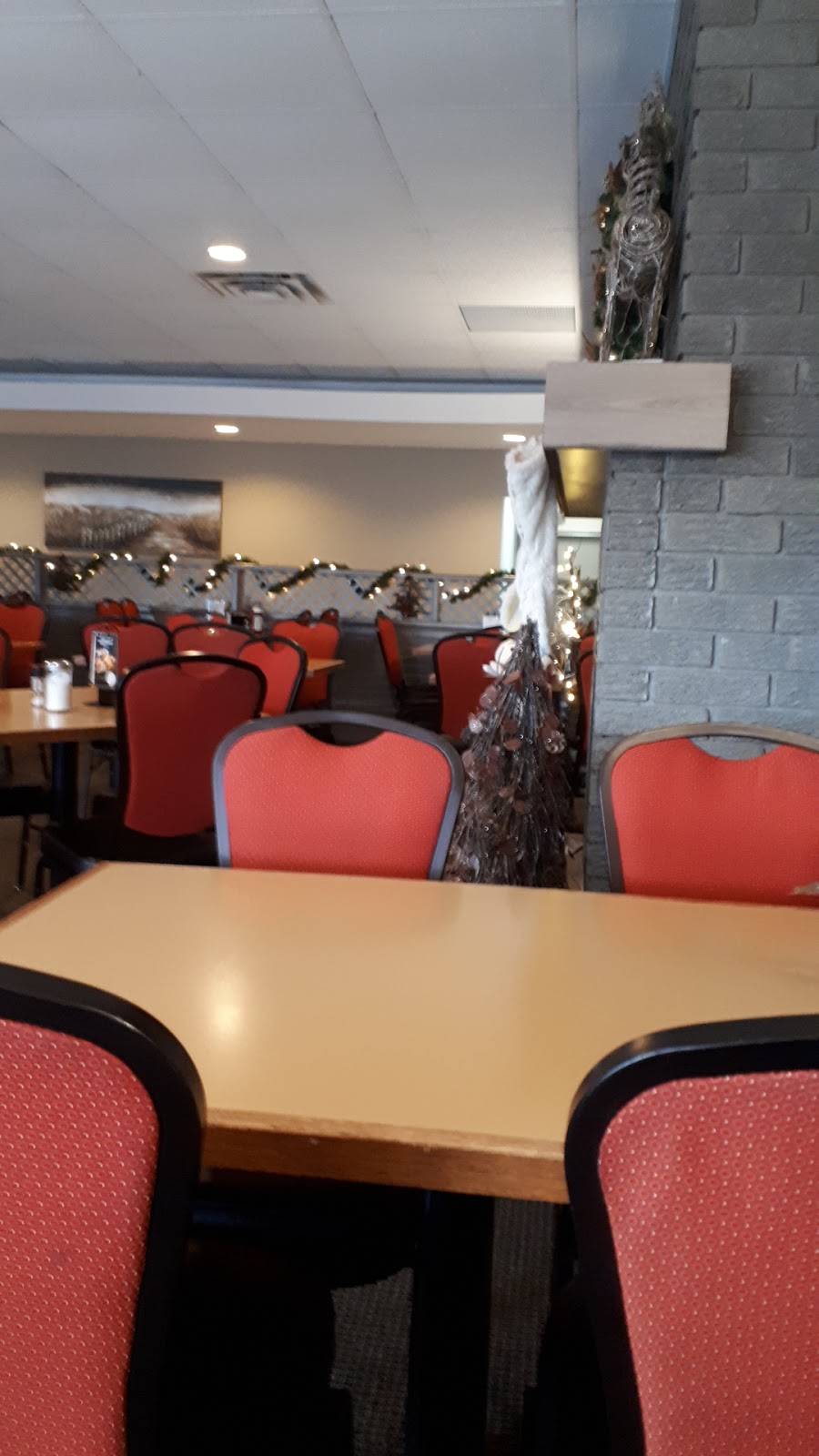 Country Hearth Family Restaurant | 9952 Glendon Dr, Komoka, ON N0L 1R0, Canada | Phone: (519) 657-7605