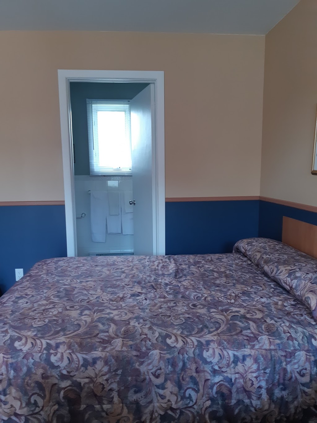 Auberge Moka Creme | 4115 Boulevard Guillaume-Couture, Lévis, QC G6W 6M9, Canada | Phone: (418) 837-9777