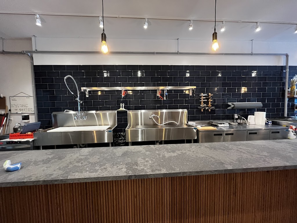 Affinity Fish | 1581 Dundas St W, Toronto, ON M6K 1T9, Canada | Phone: (416) 516-8221