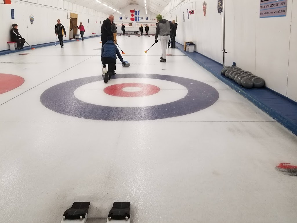 Otterburn Legion and Curling Club | 318 Rue Connaught, Otterburn Park, QC J3H 1J1, Canada | Phone: (450) 467-0881
