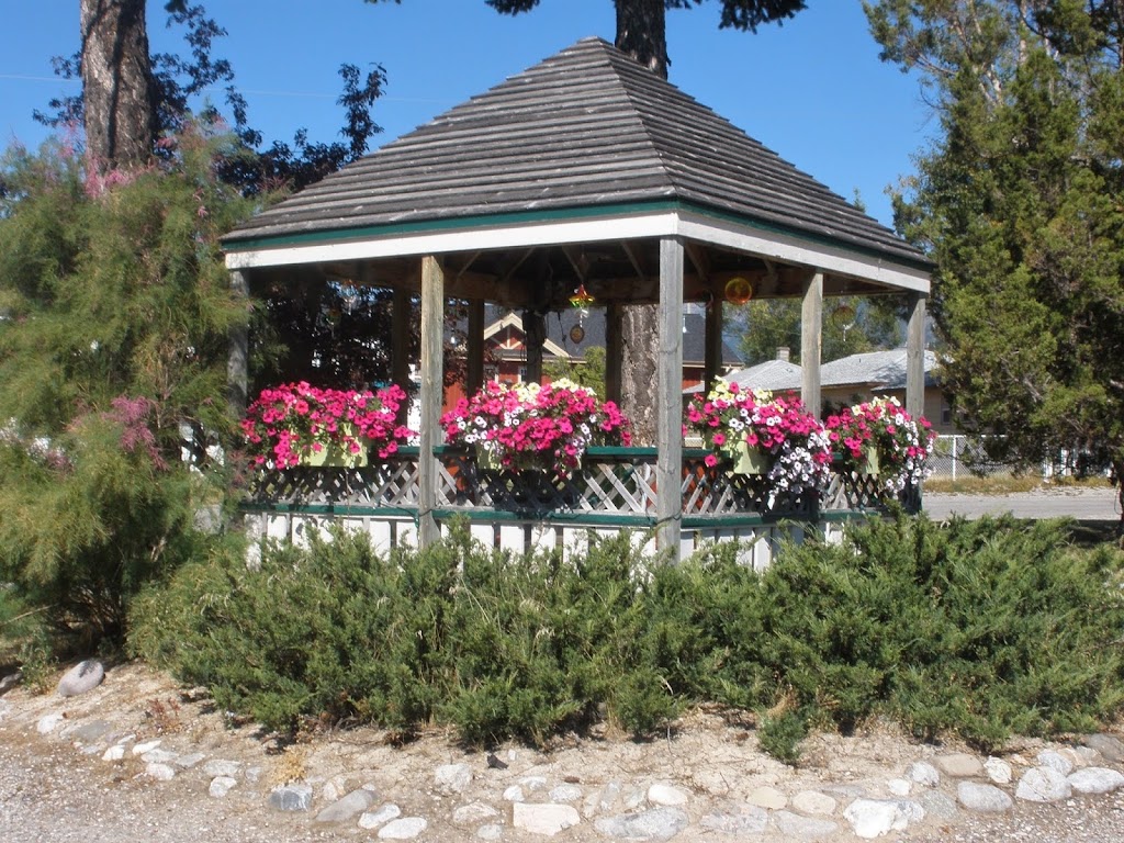 The Piccadilly | 4874 St Joseph St, Radium Hot Springs, BC V0A 1M0, Canada | Phone: (250) 347-9532