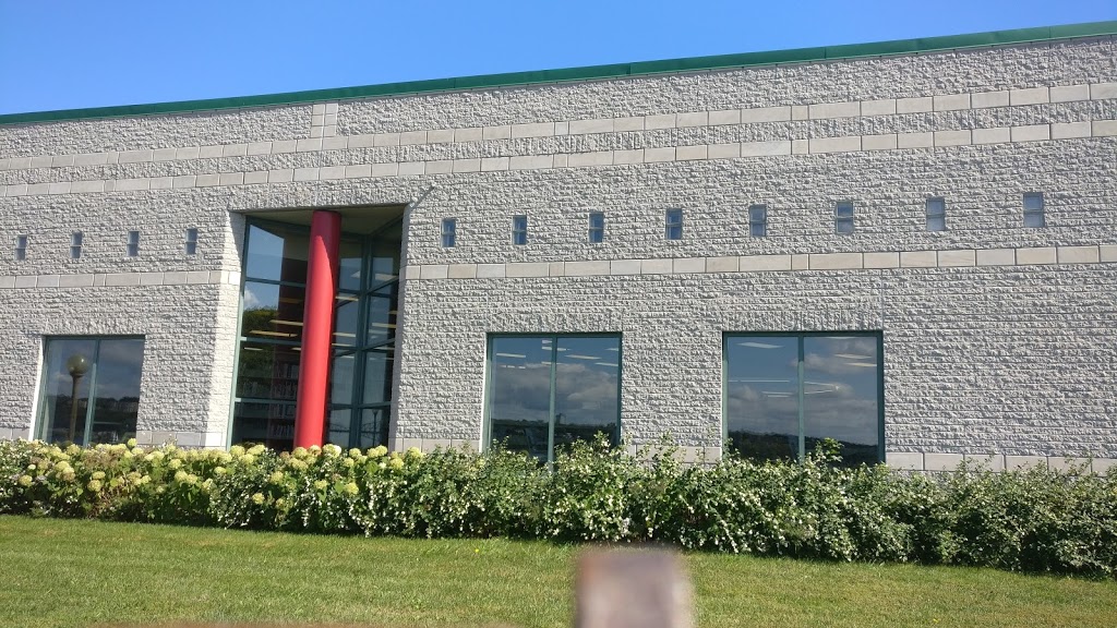 Bibliothèque Lauréat-Vallière | 2161 Chemin du Fleuve, Saint-Romuald, QC G6W 5P8, Canada | Phone: (418) 839-5242