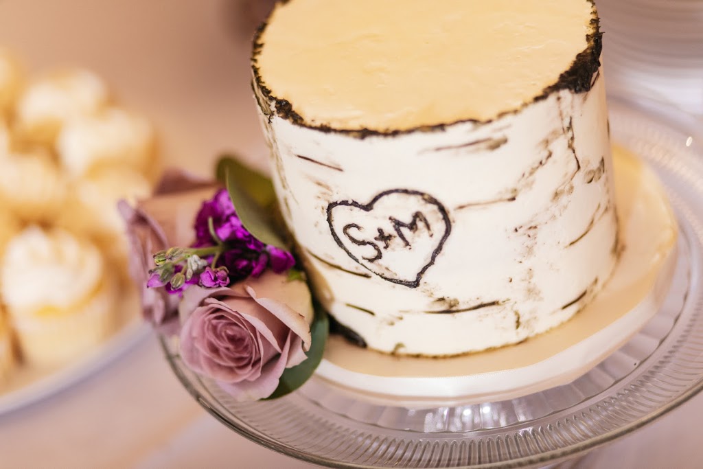Refined Sugar Custom Cakes & Sweet | 244 Woolwich St S, Breslau, ON N0B 1M0, Canada | Phone: (519) 579-0081