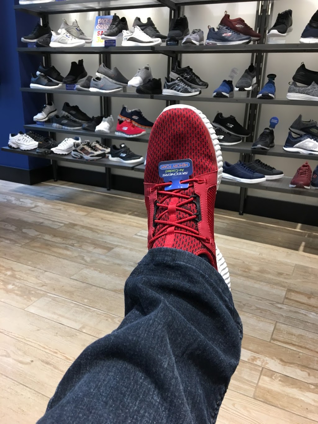 SKECHERS Retail | 419 King St W #4070, Oshawa, ON L1J 2K5, Canada | Phone: (289) 240-0693