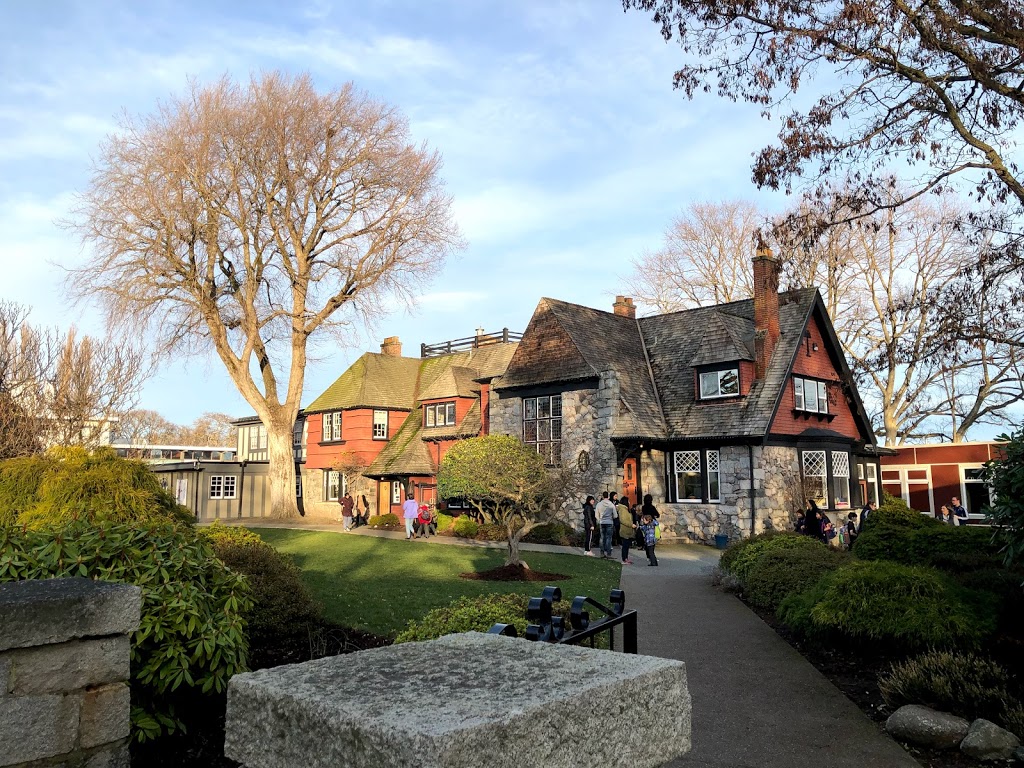 Glenlyon Norfolk School – Junior School | 1701 Beach Dr, Victoria, BC V8R 6H9, Canada | Phone: (250) 370-6854