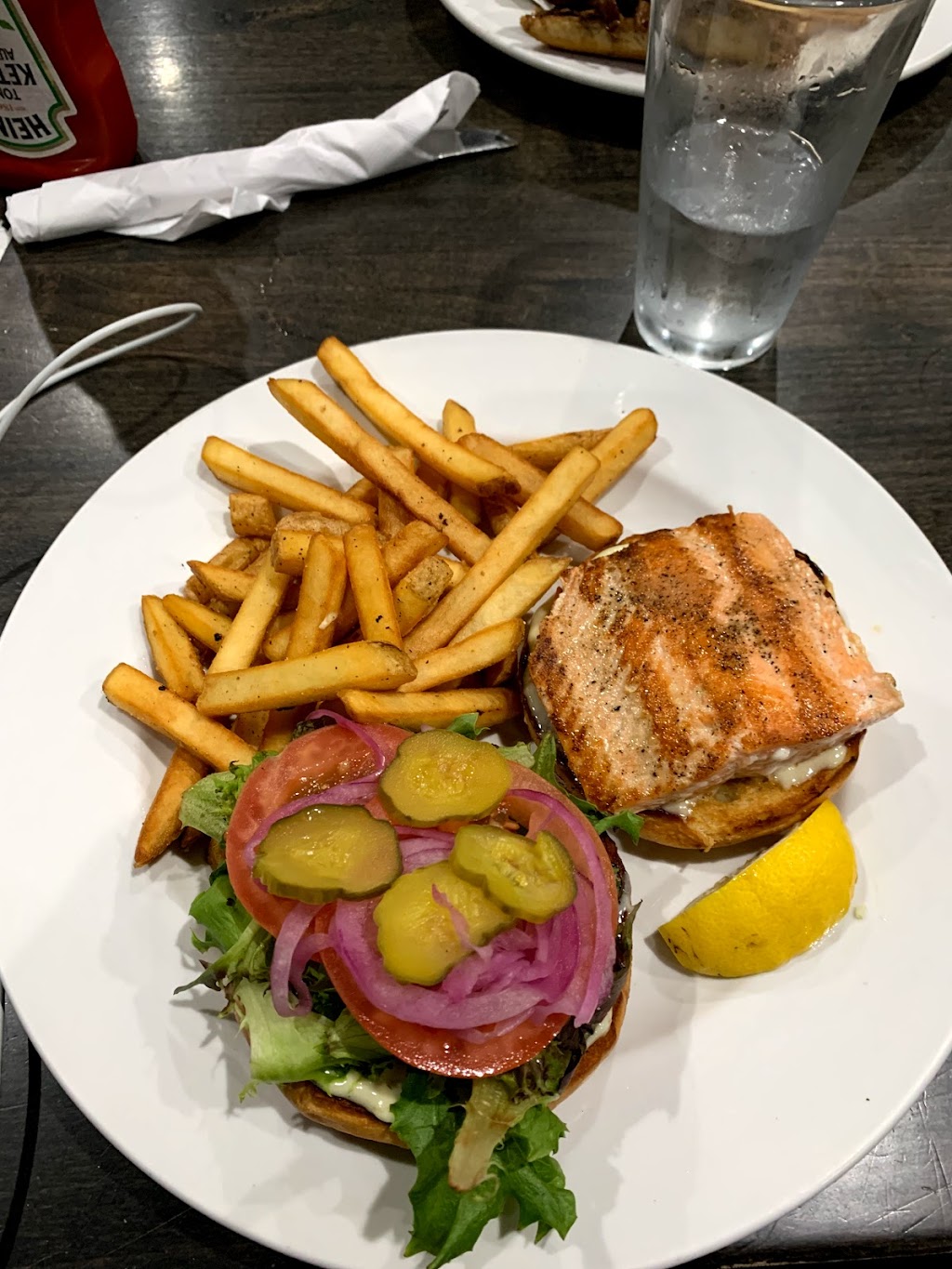 Timberwolf Restaurant & Lounge | 38922 Progress Way, Squamish, BC V8B 0K5, Canada | Phone: (604) 815-4424