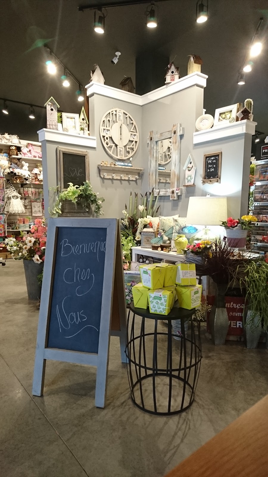 Isa Belles-Fleurs et Cadeaux | 1052 QC-112, Saint-Césaire, QC J0L 1T0, Canada | Phone: (450) 469-5656