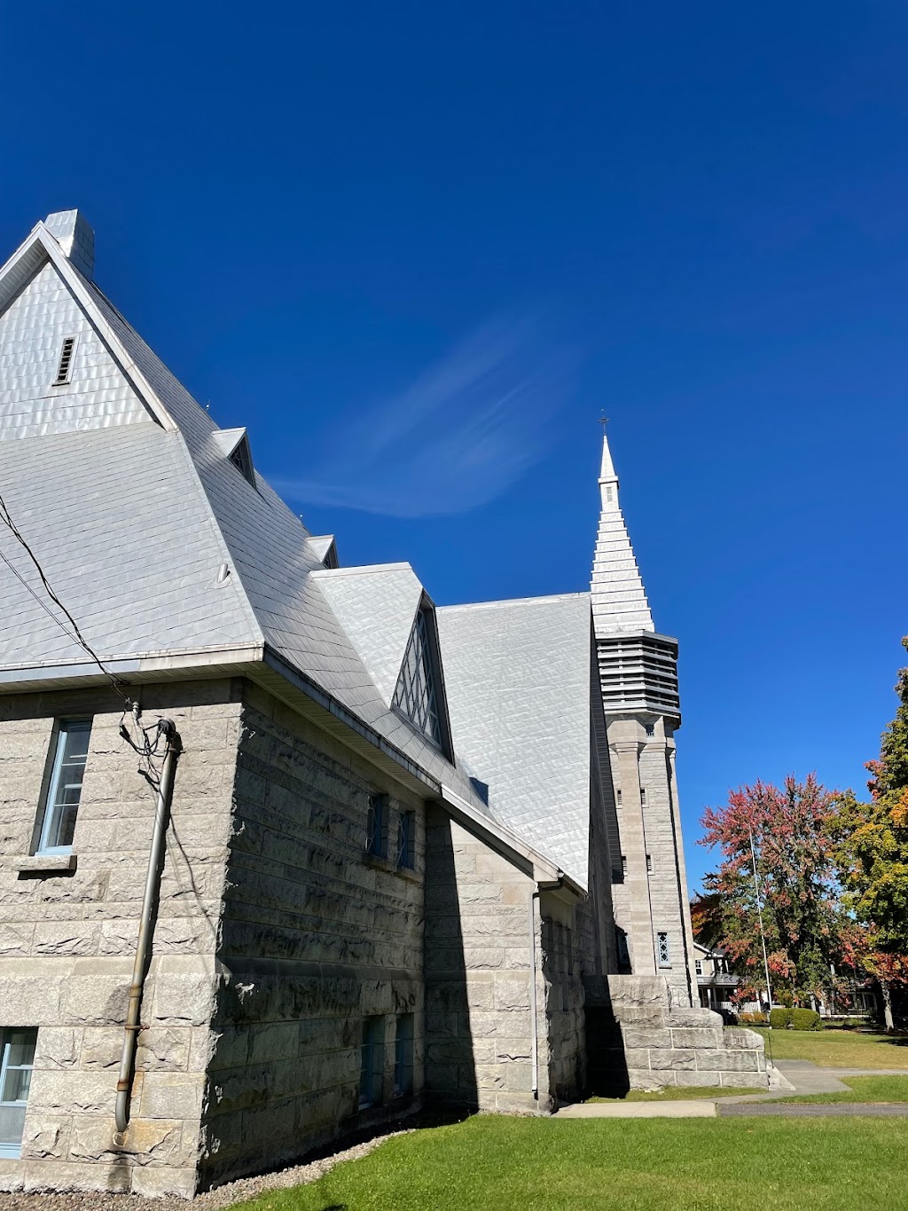 Cowansville - Church of Sainte-Thérèse-de-lenfant-Jésus (1951) | 209 Rue Sainte-Thérèse, Cowansville, QC J2K 1R7, Canada | Phone: (450) 263-2986