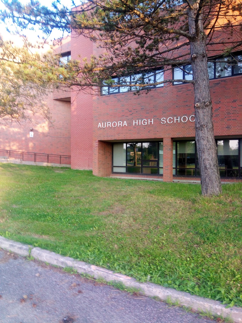 Aurora High School | 155 Wellington St W, Aurora, ON L4G 2P4, Canada | Phone: (905) 727-3107