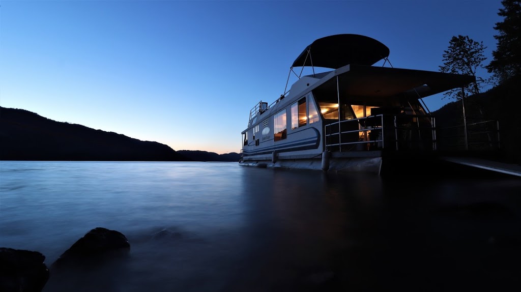 Remote Escape Vacations | Sicamous, BC V0E, Canada | Phone: (866) 240-2711