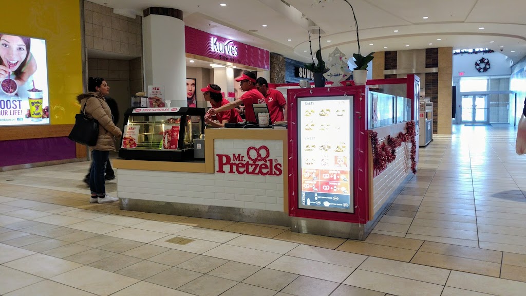 Mr. Pretzels Sunridge | 2525 36 St NE, Calgary, AB T1Y 5T4, Canada | Phone: (403) 798-9492