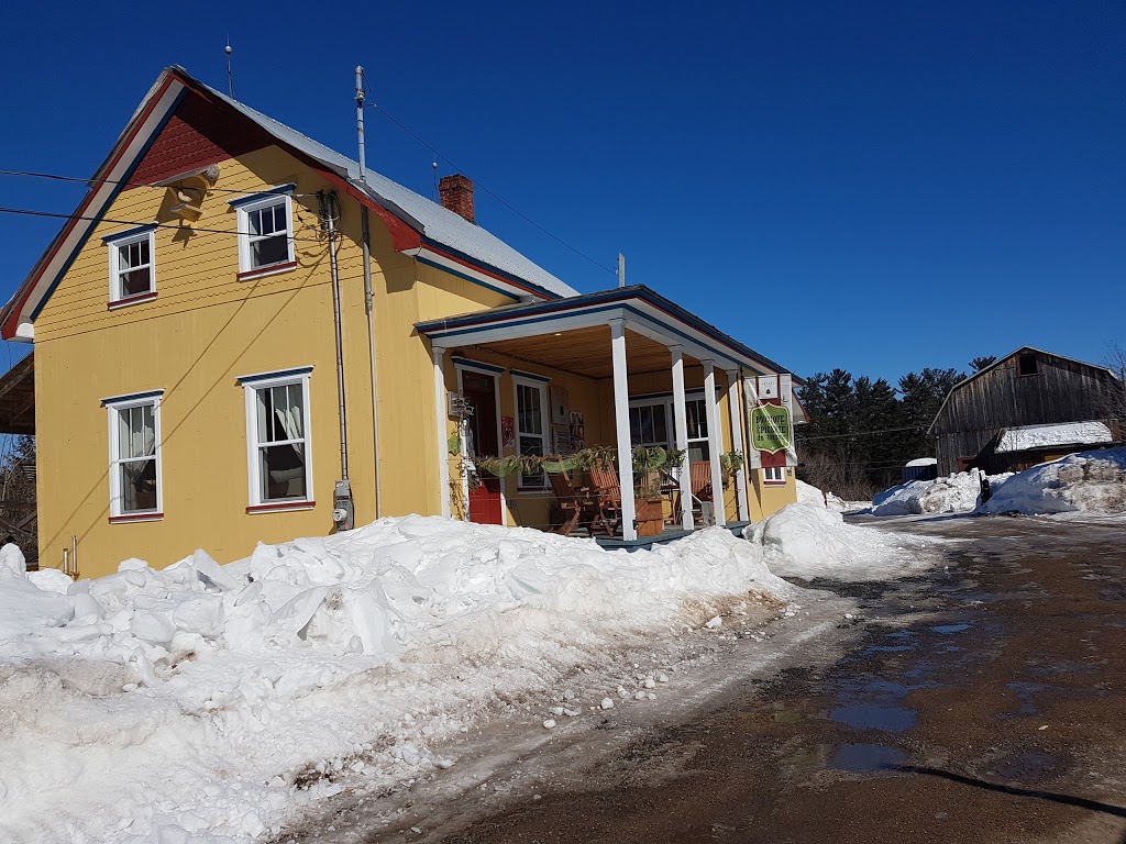Auberge Sur Lile | Saint-Paulin, QC J0K 3G0, Canada | Phone: (800) 789-5968