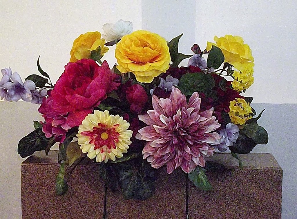 Clarks Cemetery Flowers | 653 Daintry Crescent, Cobourg, ON K9A 4X9, Canada | Phone: (905) 376-2744
