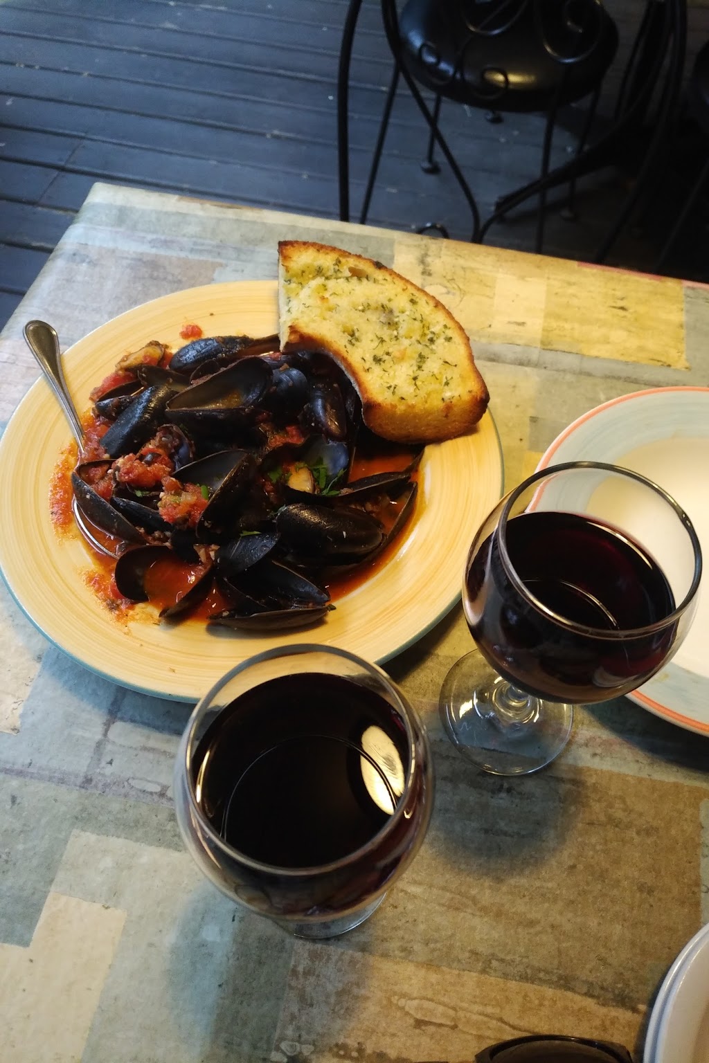 Maccheroni Cucina Alfresco | 1560 Main St W, Hamilton, ON L8S 1E7, Canada | Phone: (905) 527-6422