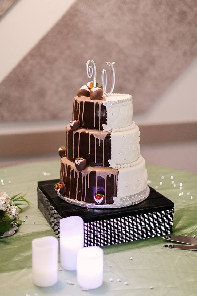 Sanfords Photo Wiz & Venitas Indulgence | 6 Bridgeport Blvd, Leduc, AB T9E 8G8, Canada | Phone: (780) 257-7016