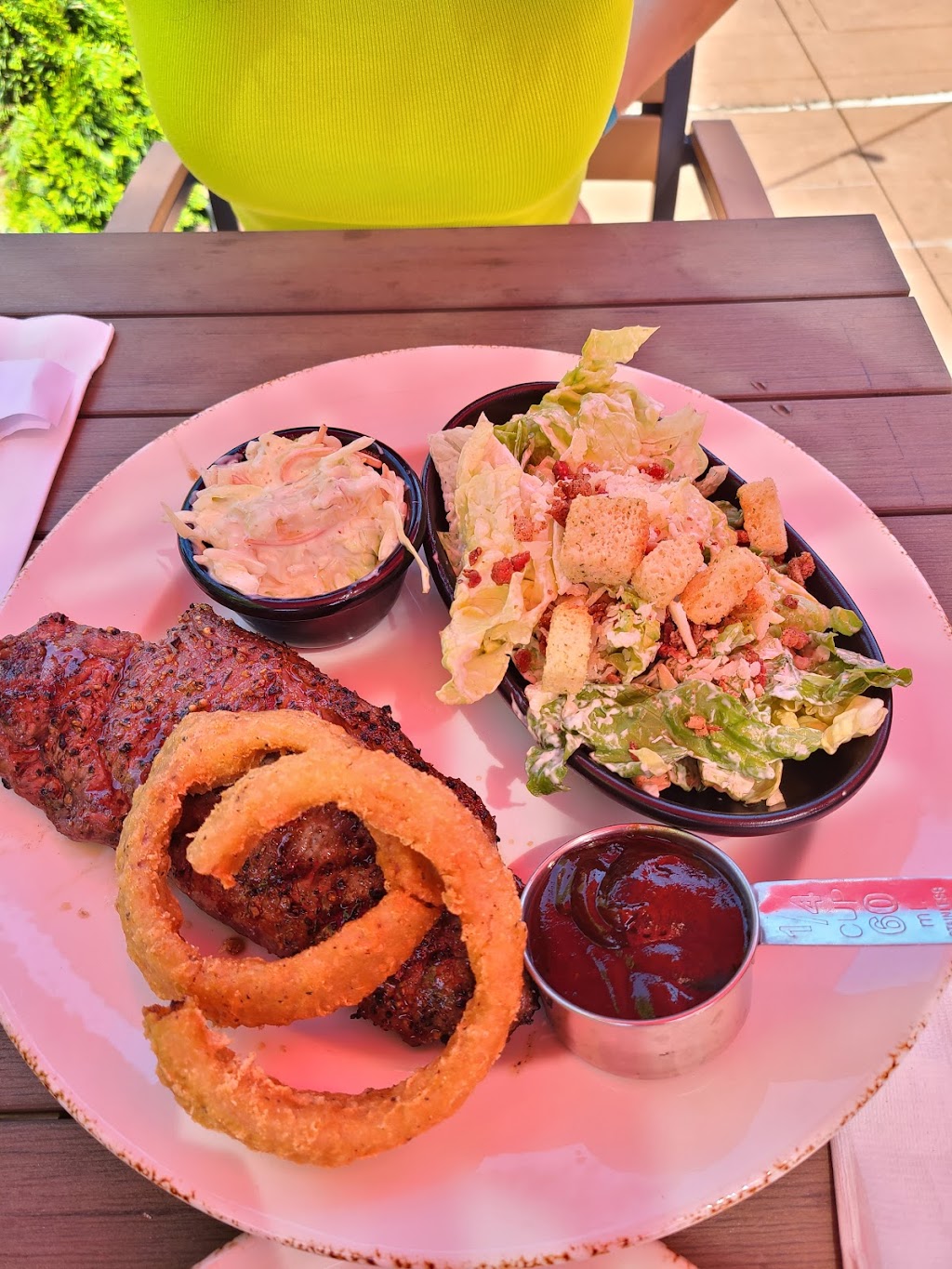 Montanas | 485 Wellington Rd, London, ON N6C 4R3, Canada | Phone: (519) 691-0209