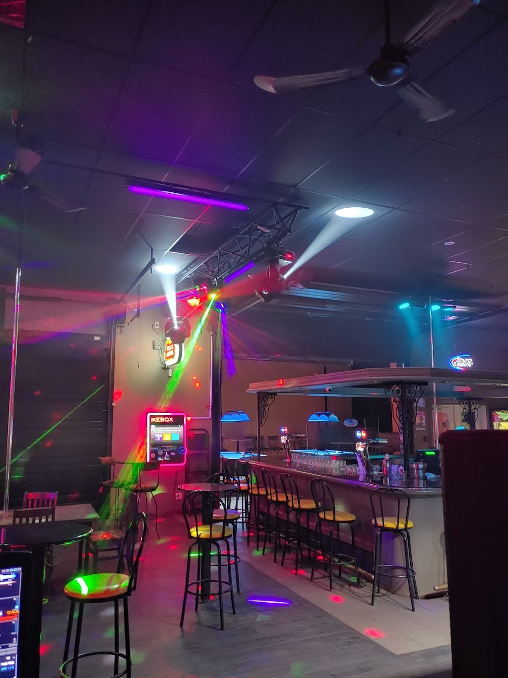 Mon Bar | 58 Rang des Moulanges, Saint-Apollinaire, QC G0S 2E0, Canada | Phone: (418) 881-4011