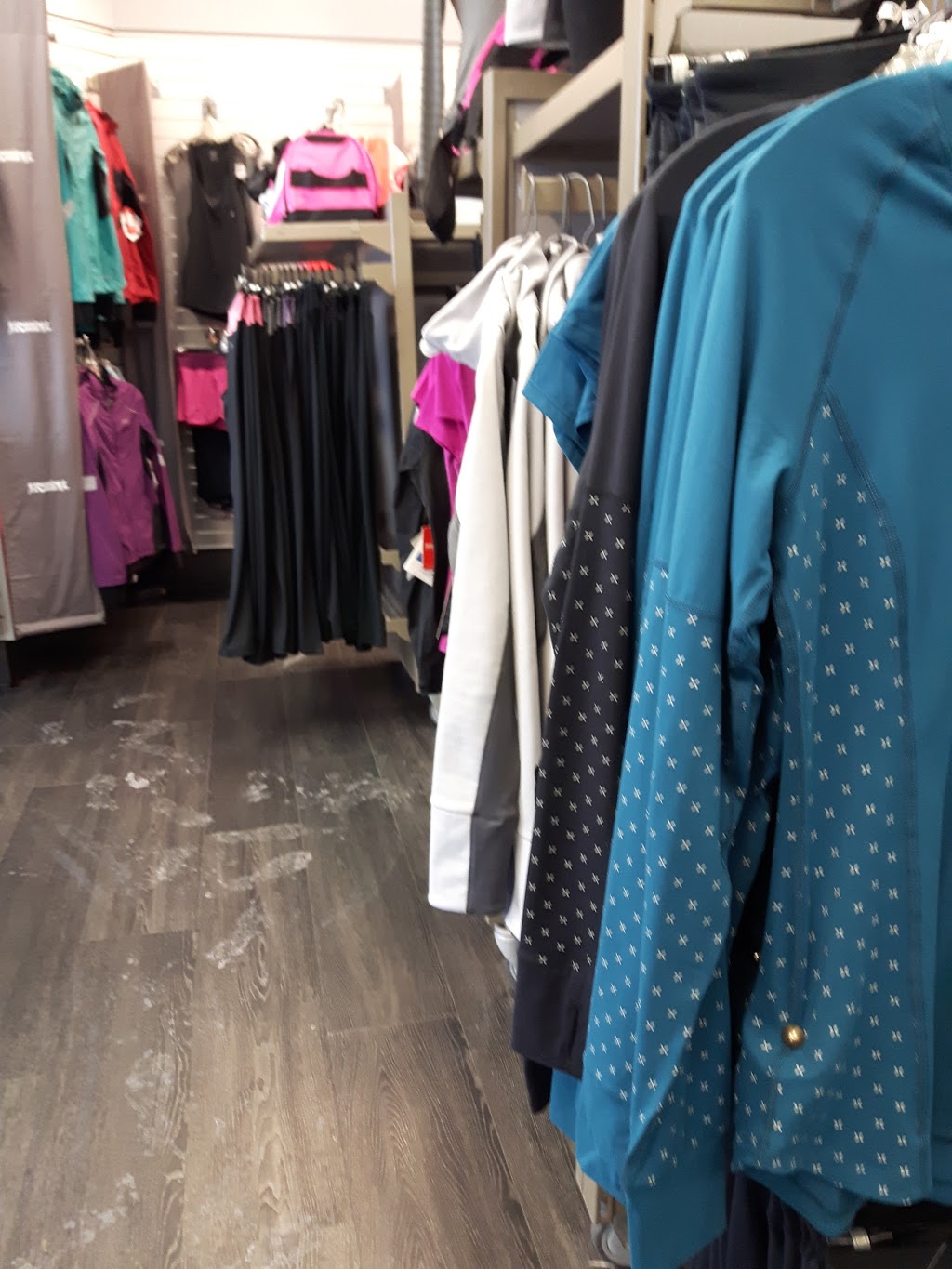 Running Room | 1518 Merivale Rd, Nepean, ON K2G 3J6, Canada | Phone: (613) 228-3100